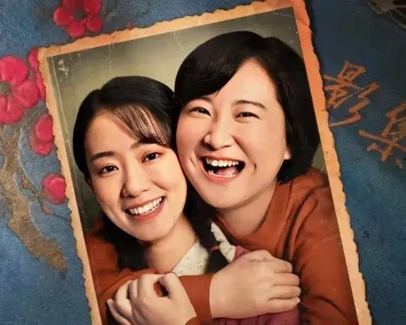 娱乐圈最新爆料模板,某明星深夜密会神秘女子，恋情曝光引热议！
