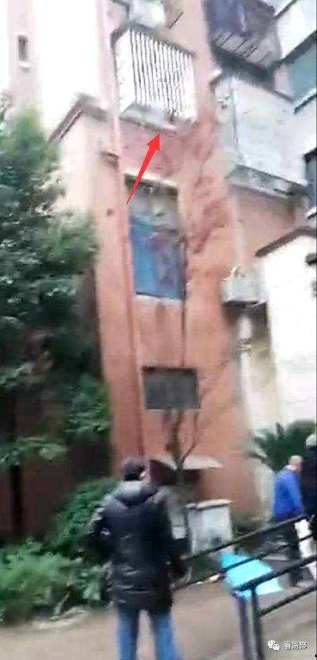 网友爆料坠楼视频大全最新,揭秘生死瞬间