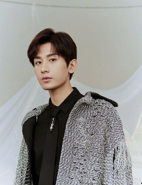 成毅袁冰妍最新爆料,甜蜜互动引粉丝热议