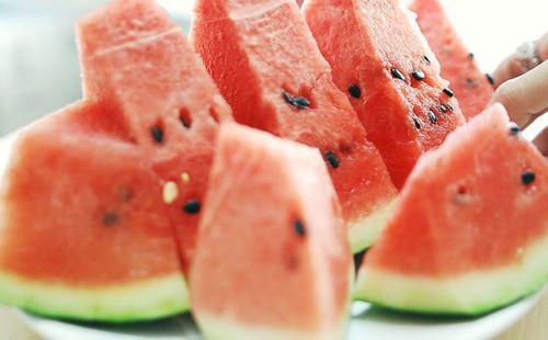 网红西瓜冰吃瓜事件真相,真相大白背后的网络风波